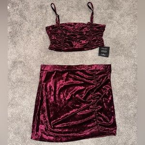 XL Lulu’s 2-Piece Cinched Velvet Set
